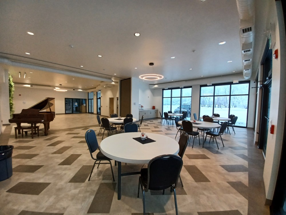 LARGE MEETING ROOM
